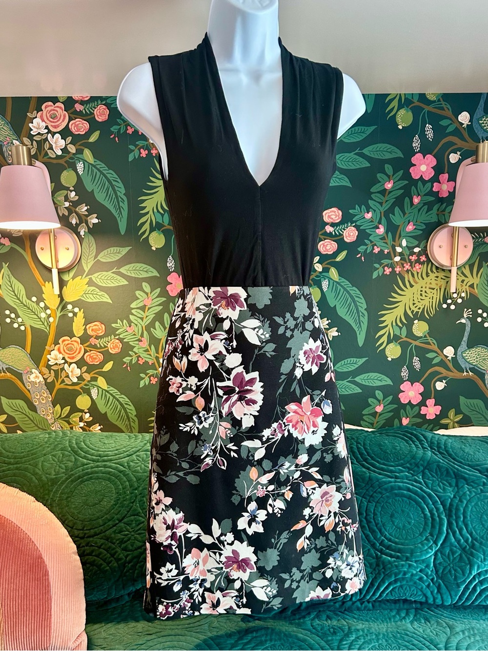 White House Black Market Floral Pencil Skirt Side Stripe Black Pink Size 2